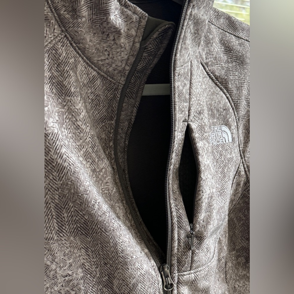 *NEW* - NORTH FACE "WOMEN'S' NEVER STOP EXPLORING JACKET (SMALL) - Picture 9 of 13